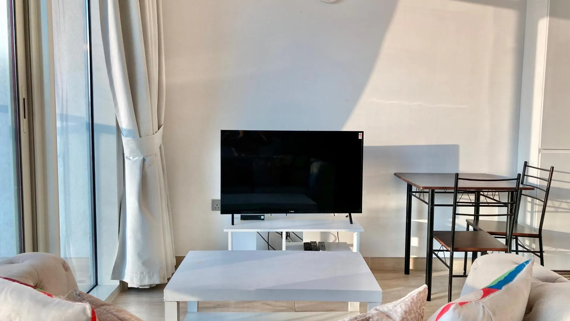 Western Studio One Apartment For Rent In Marina Dubai
