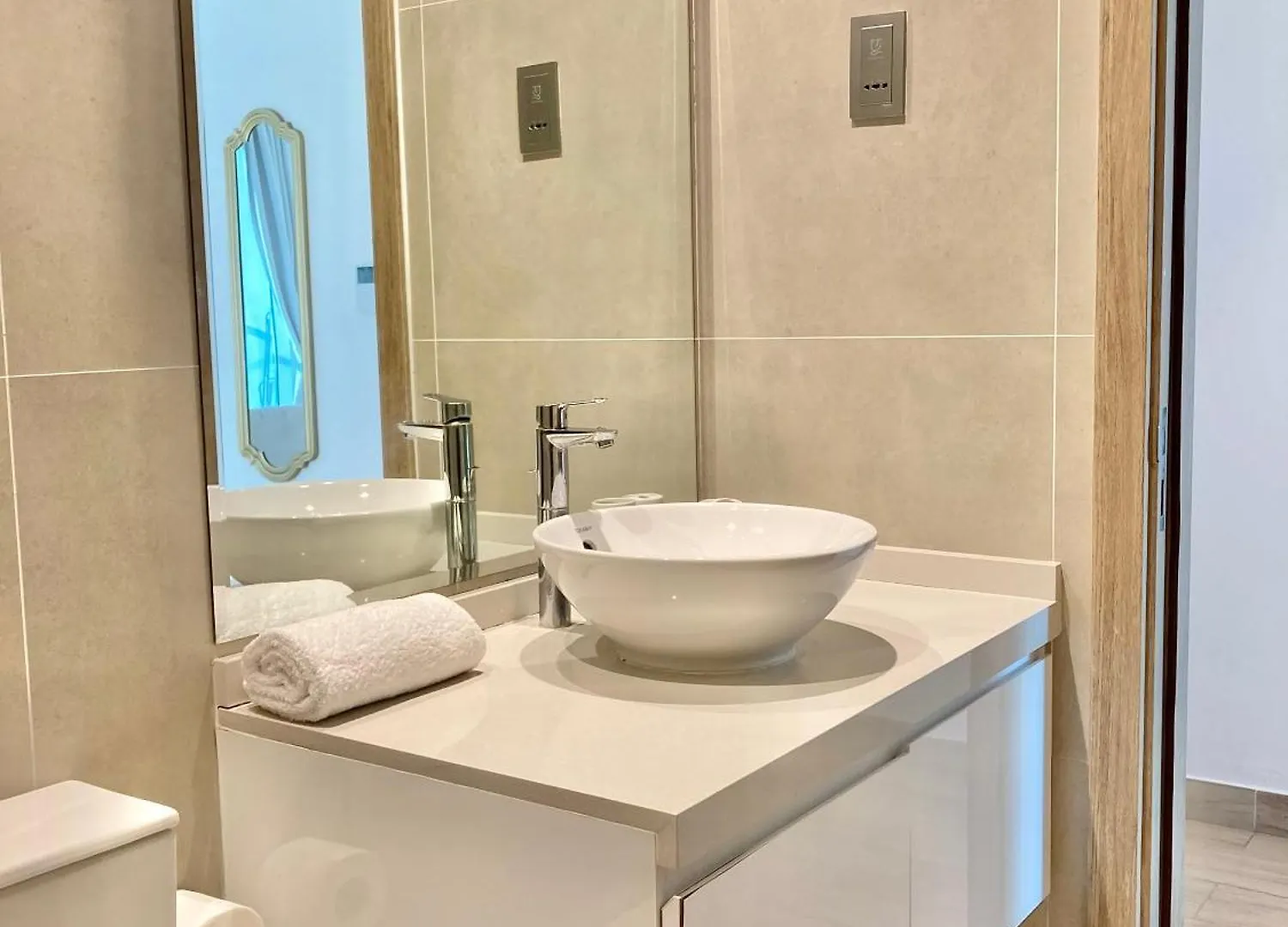 Western Studio One Apartment For Rent In Marina Dubai
